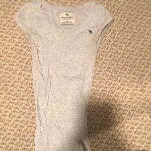 Abercrombie gray tee girl’s large